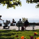 Depuis 2018, la Ville de Morges autorise l'installation d'une buvette éphémère au bord du Léman, sur une partie du parc de l'Indépendance (archives). Keystone/JEAN-CHRISTOPHE BOTT